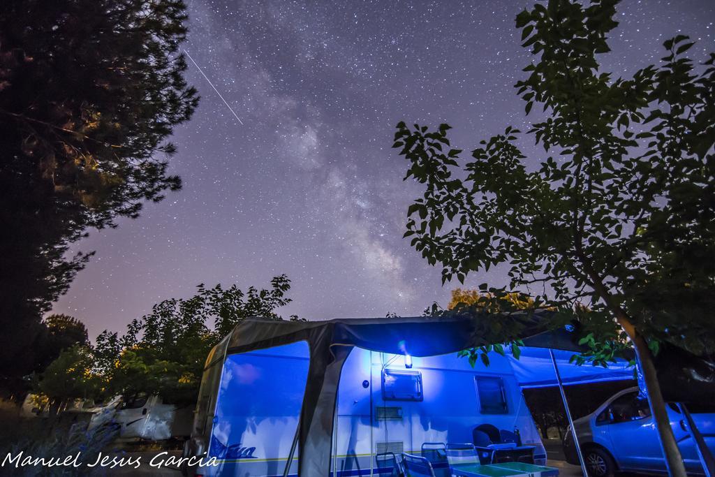 Iznájar Camping Valdearenas מראה חיצוני תמונה